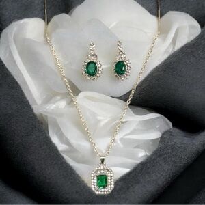 Elegant Green and Silver Jewelry Set